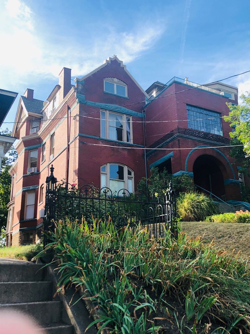 Cincinnati Apartment: 2229 Park Ave.