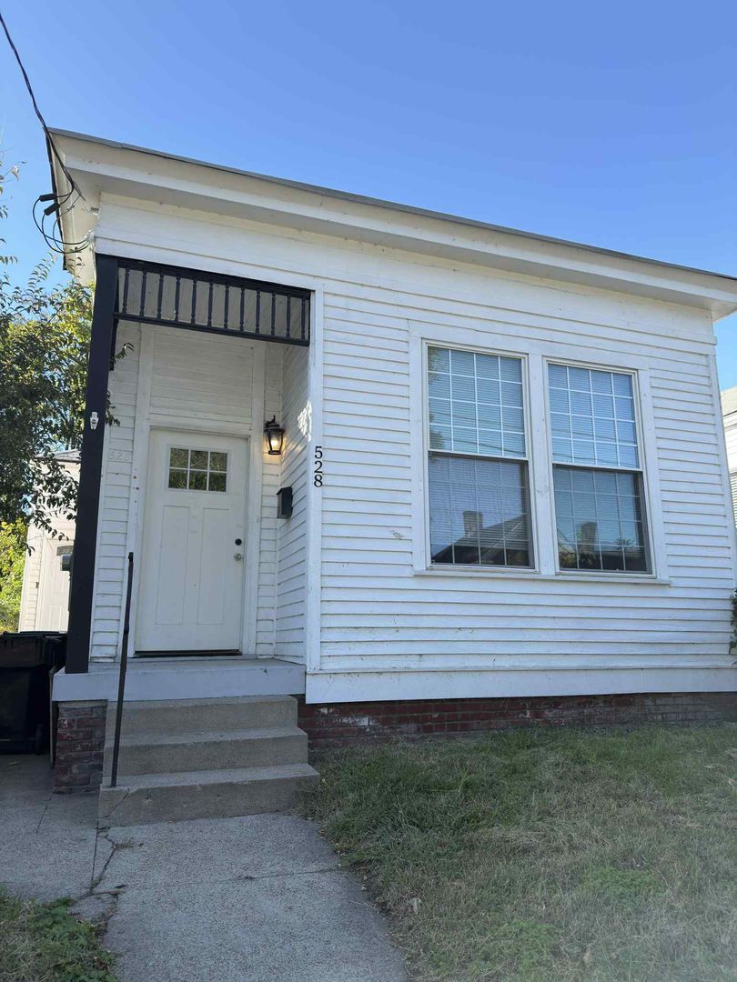 Louisville House: 528 N 27th St
