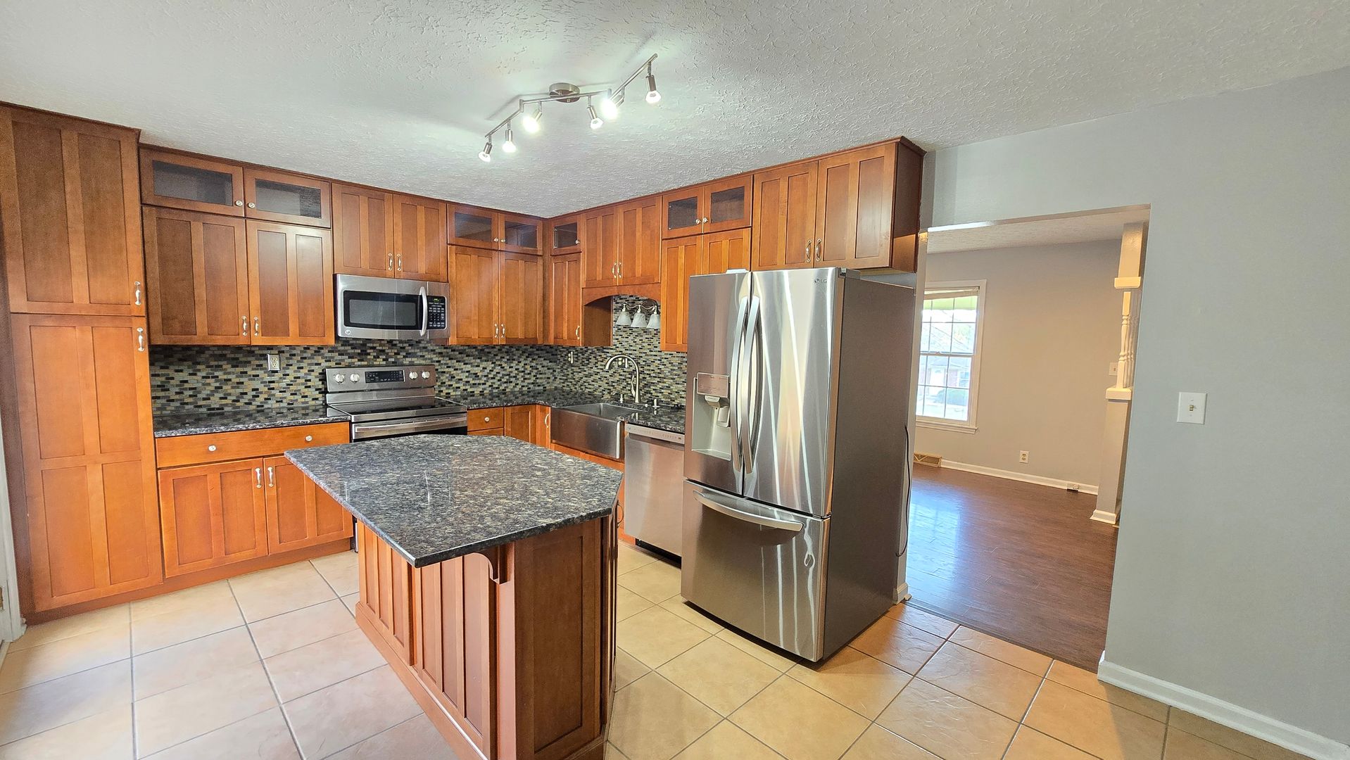 Crestwood House: 1013 E mailback way