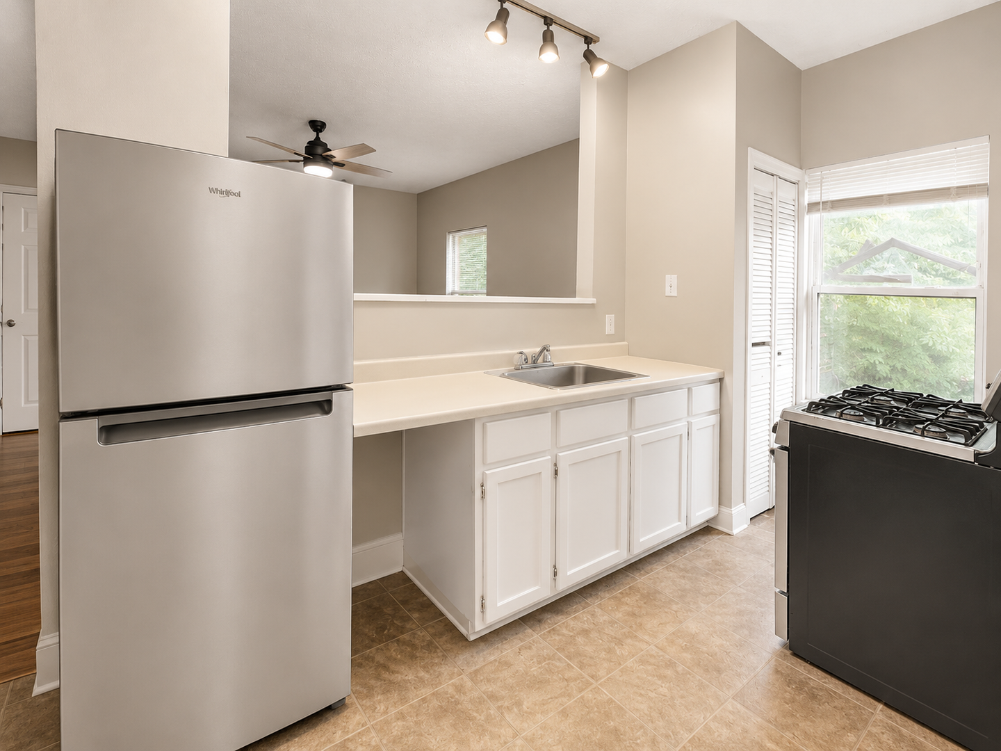 Louisville Apartment: 2224 W Jefferson St