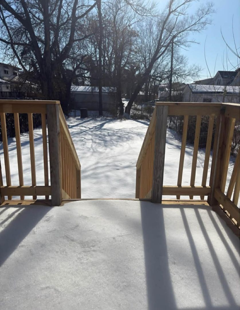 Louisville House: 4206 W Market