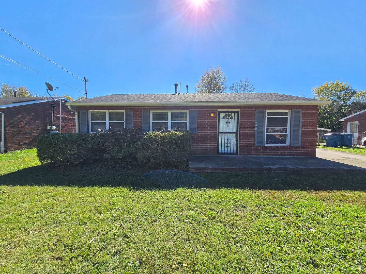 Louisville House: 708 Glengarry