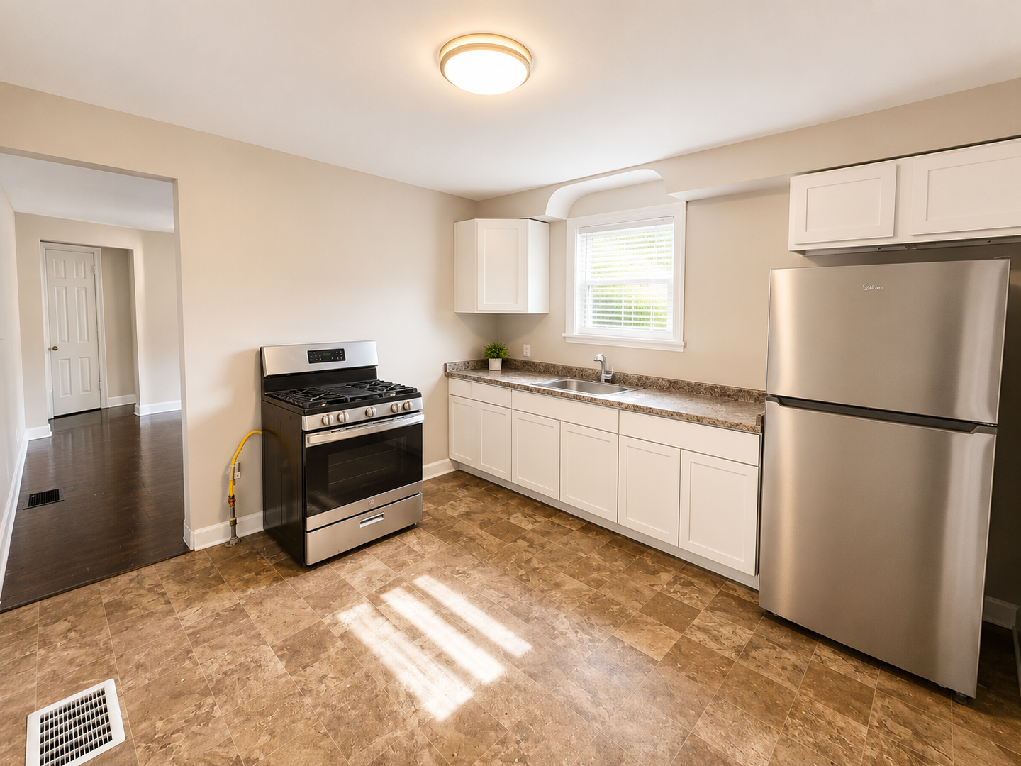 Louisville Apartment: 1908 W Market St