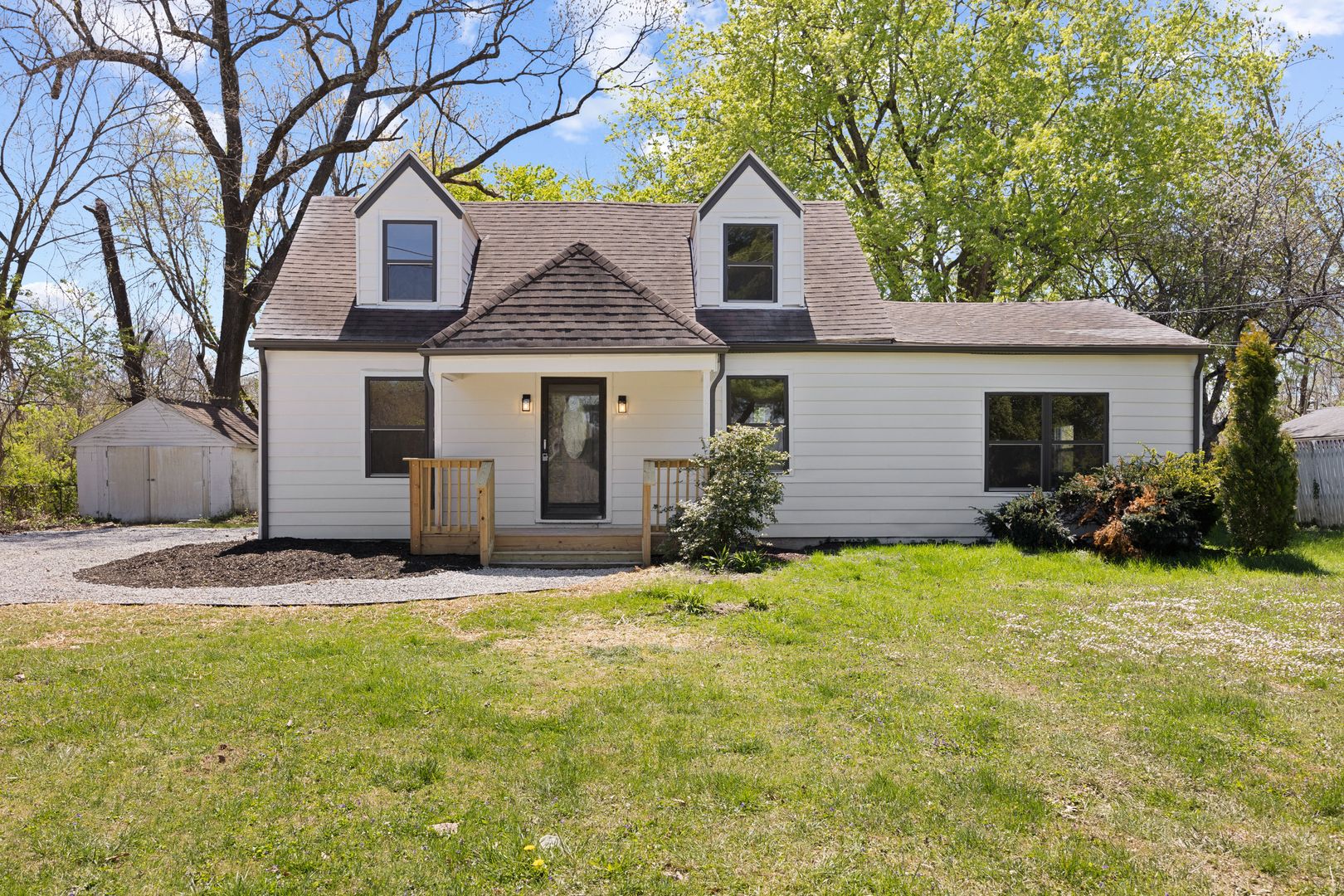 Louisville House: 10306 Easum Rd