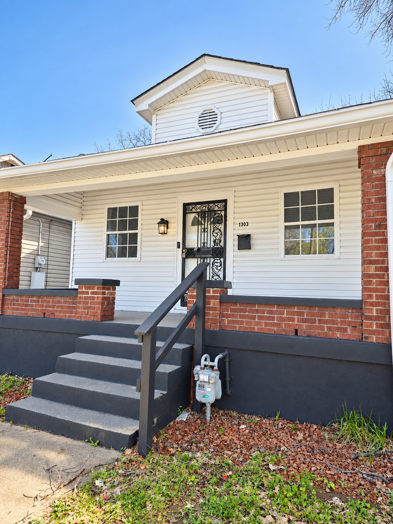Louisville House: 1303 South 26th St