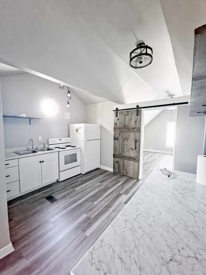 Shelbyville Apartment: 1016 Washington st