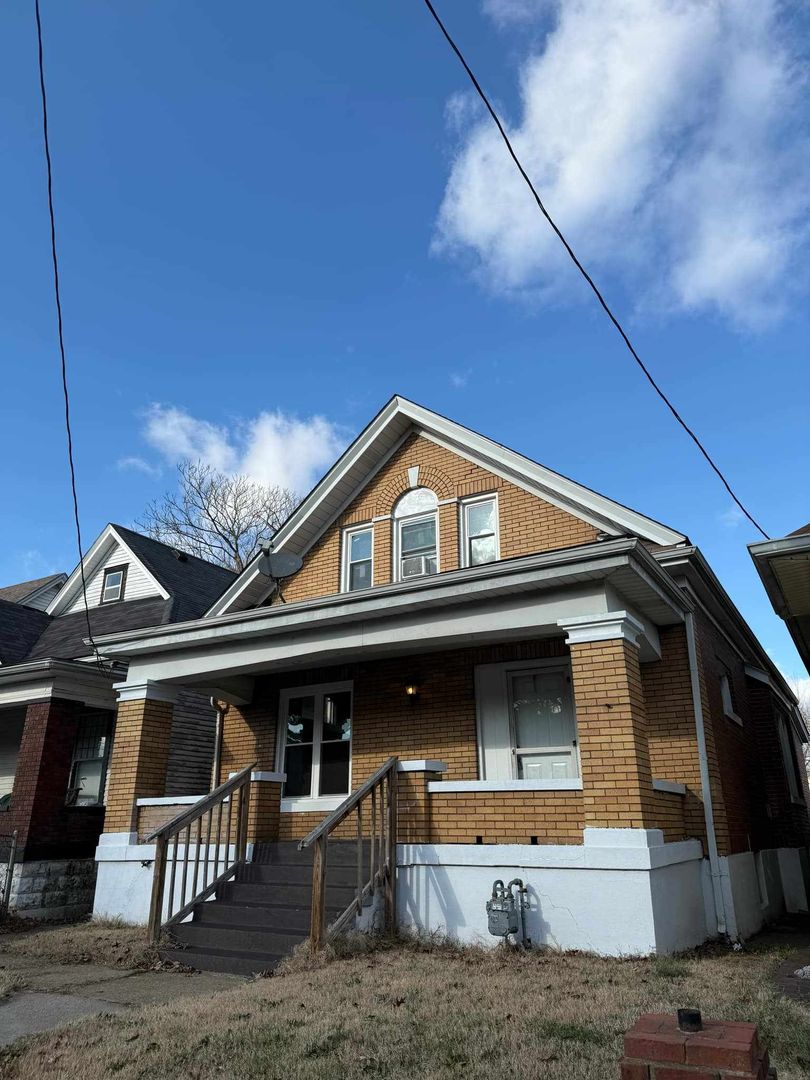 Louisville House: 2507 W Oak st