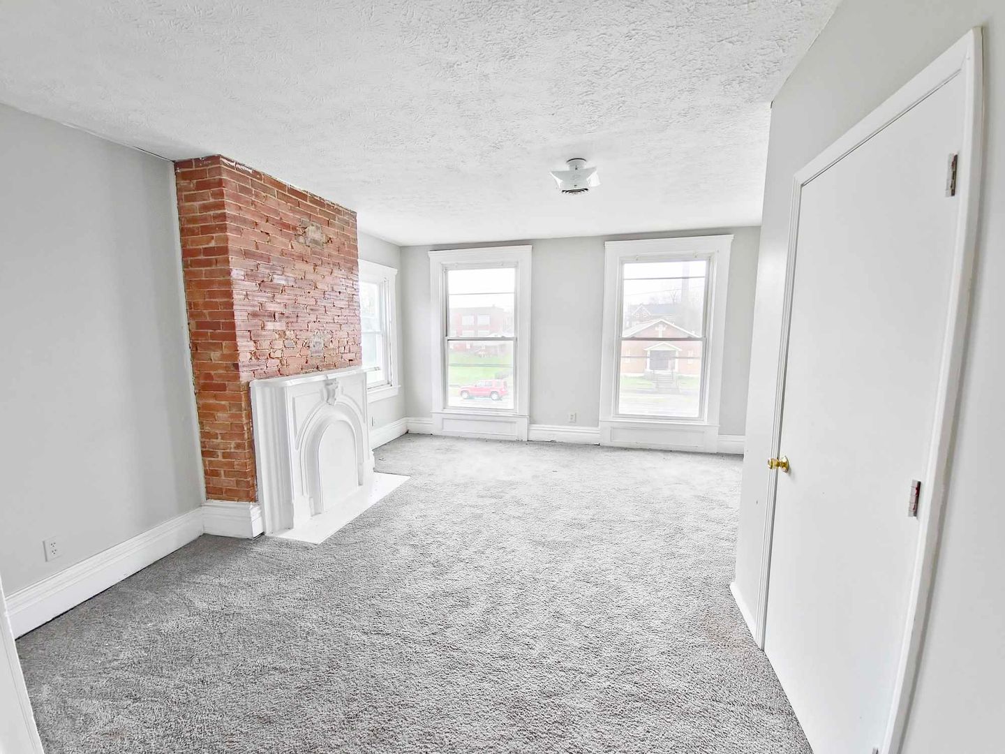 Louisville Apartment: 2224 W Jefferson St