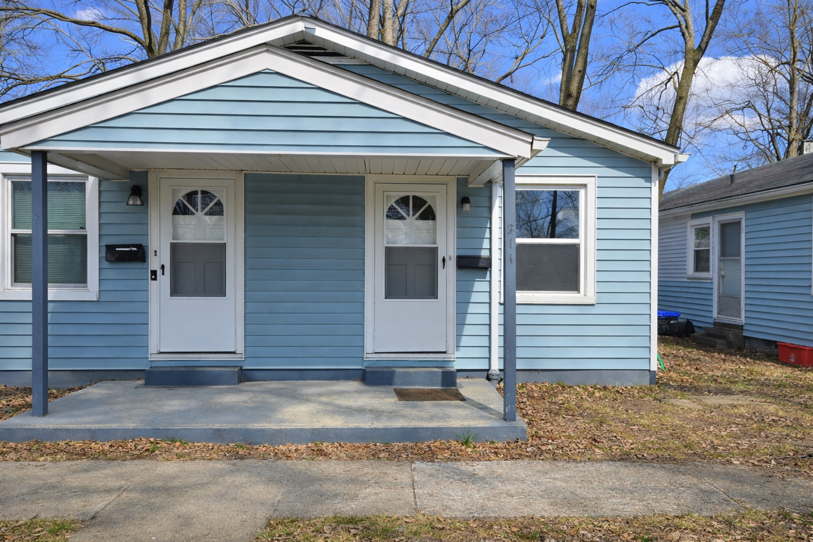 Louisville House: 211 W Wampum