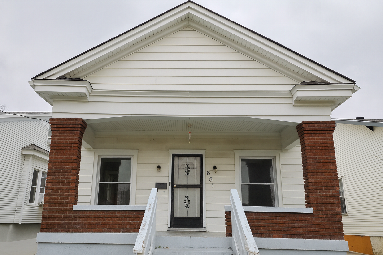 Louisville House: 651 S 43rd St