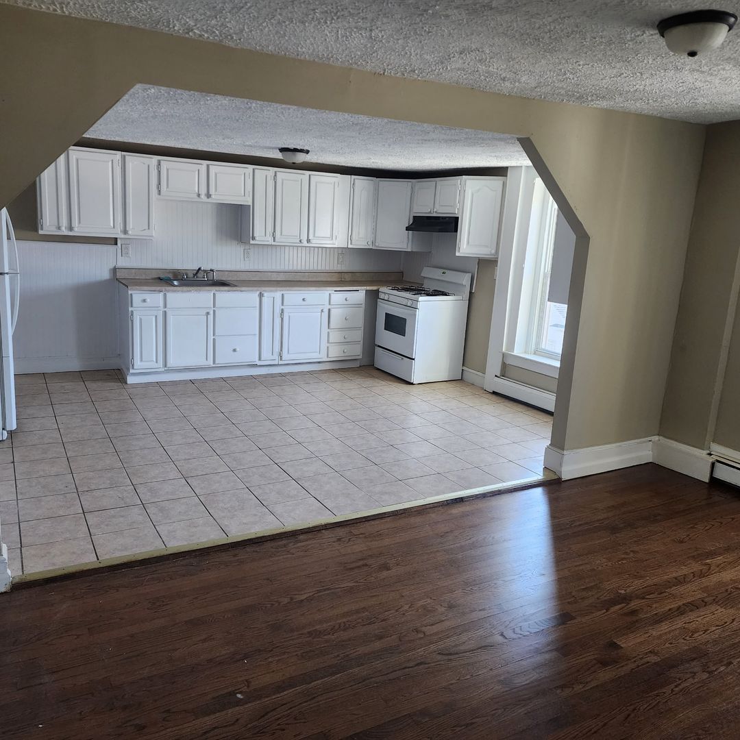 242-250 West Main St