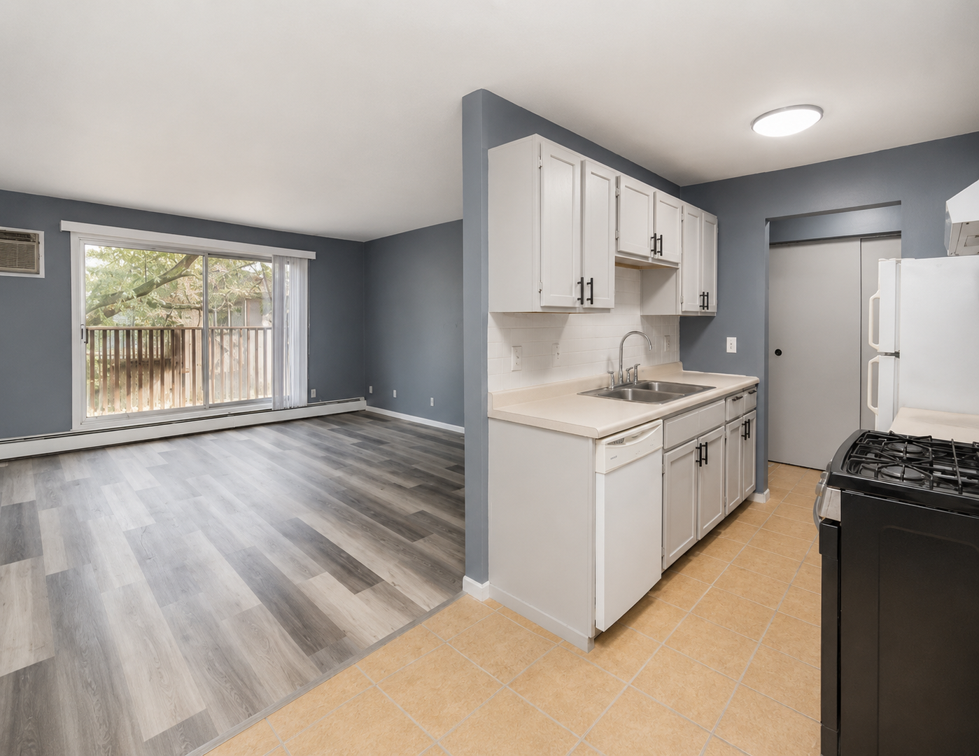 Brooklyn Center Apartment: 5301 Russell Avenue North