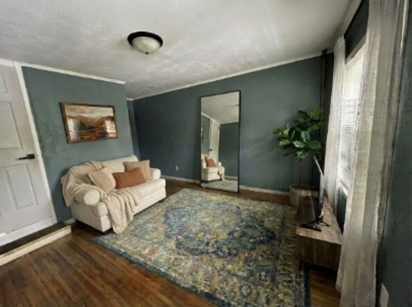 Saint Paul Apartment: 348 Maria Avenue