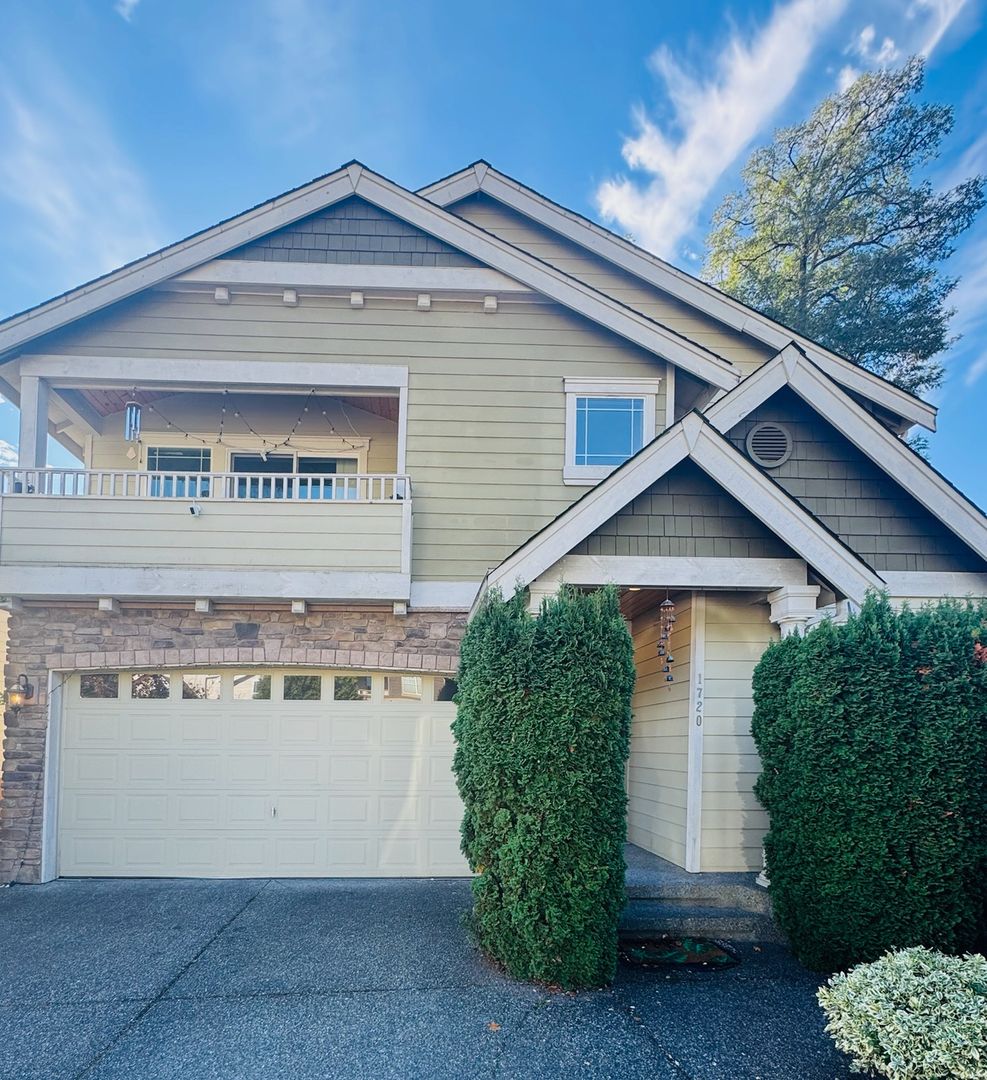 Bothell House: 1720 235th Pl Sw