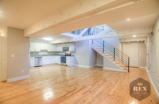 Loft Style Apartment Located in the Heart of Downtown – photo 1