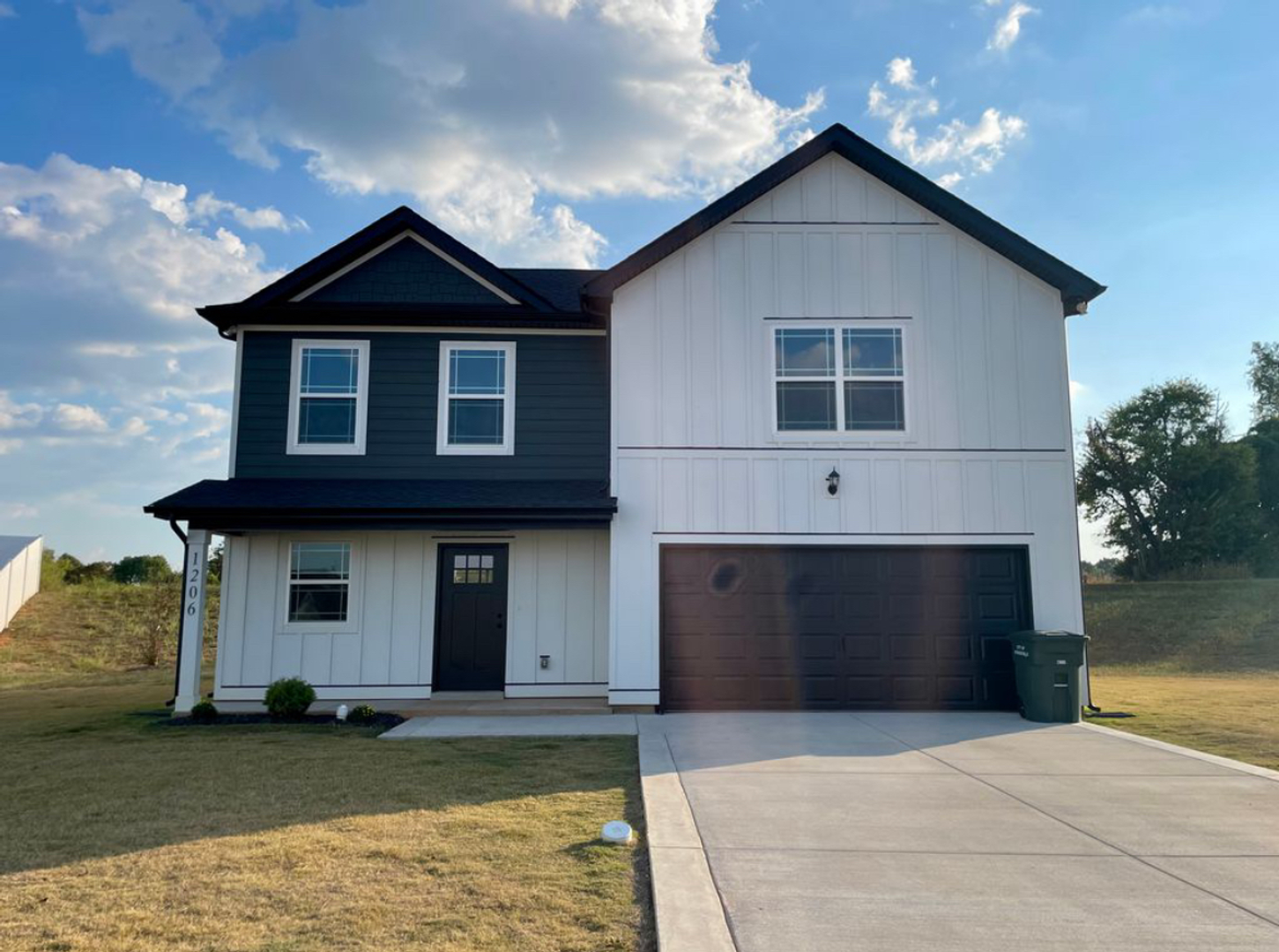 Springfield House: 1206 Addler Dr