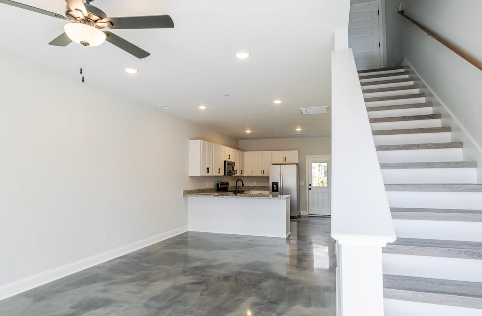 Springfield Apartment: Serenity Ln