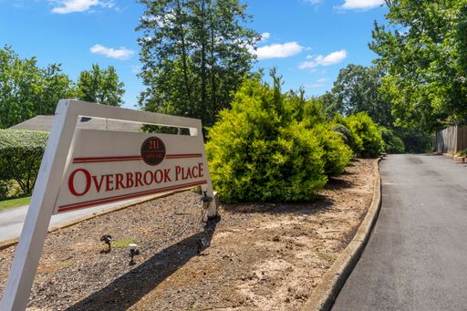 Renovated Two Bedroom Apartments, just minutes from downtown Greenville! – photo 1