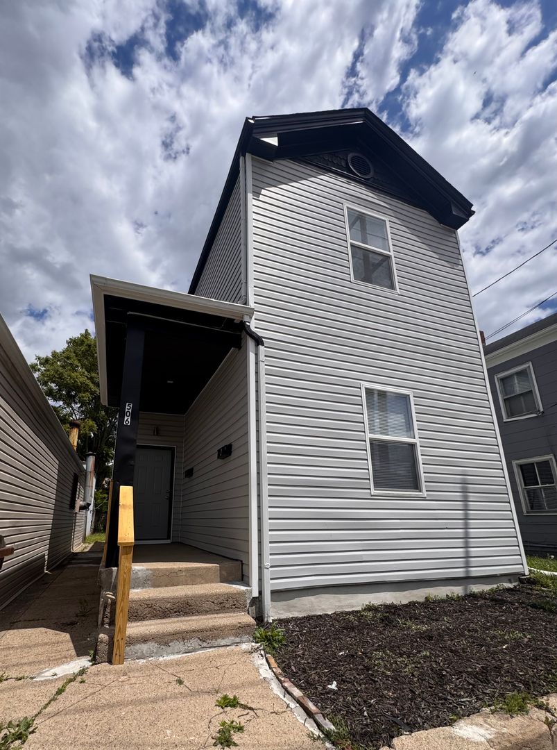 Hamilton Apartment: 506 Vine Street