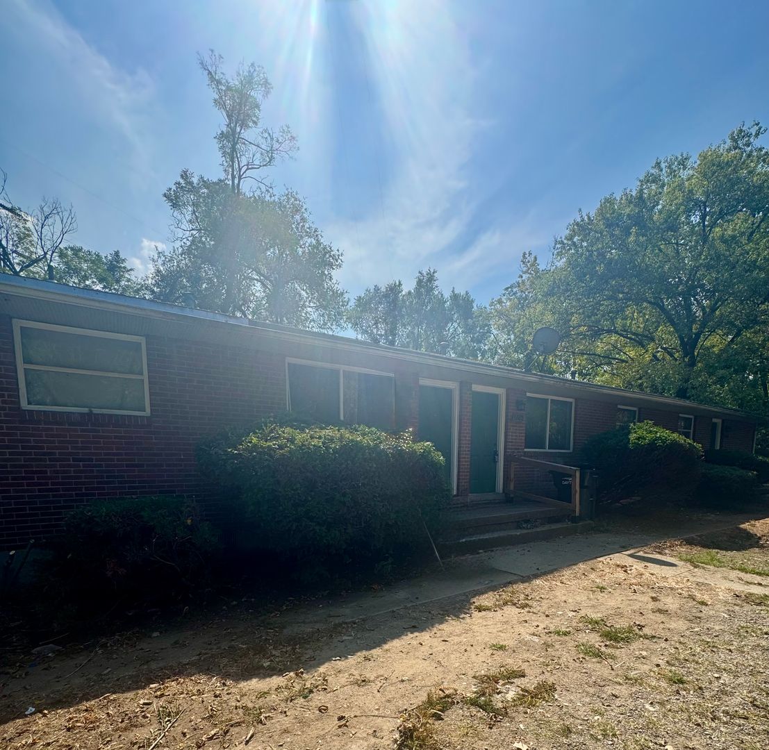 Dayton Apartment: 1600-1604 Dewitt Avenue