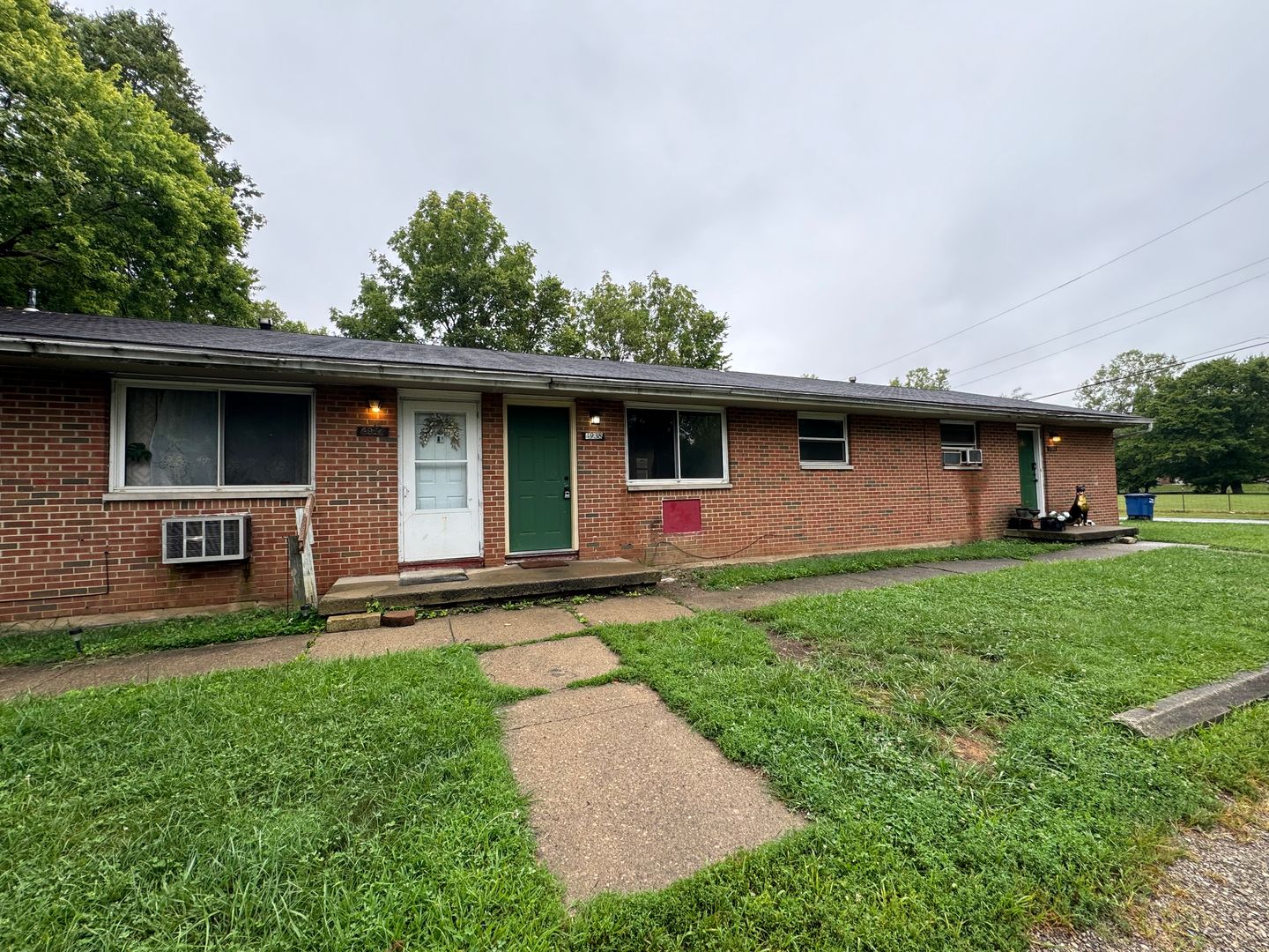 Dayton Apartment: 4934-4942 Queens Avenue