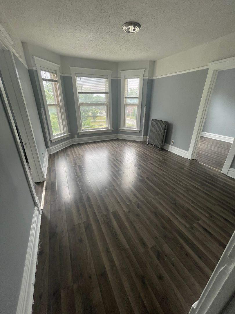 Chciago Apartment: 6450-6456 S. Parnell