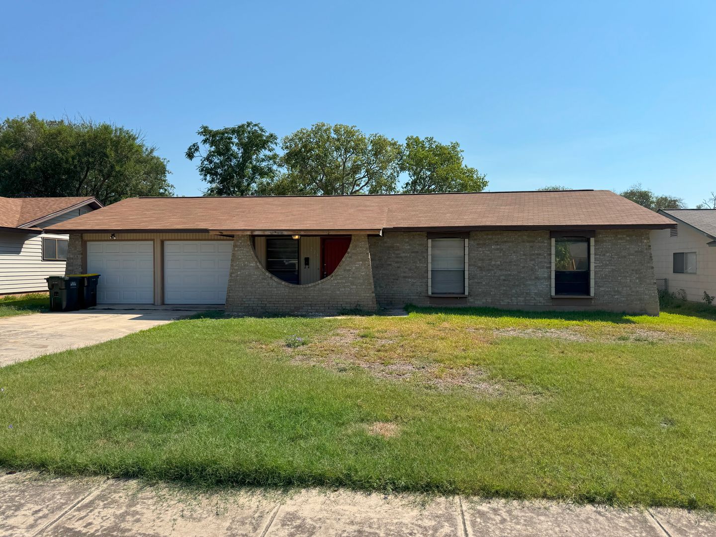 SCHERTZ House: 225 MEADOW LANE