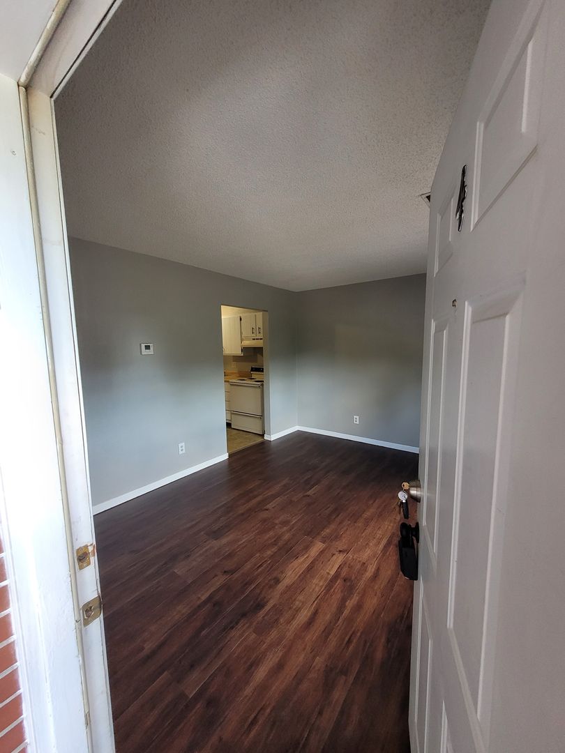 Desloge Apartment: 720 Monroe Street