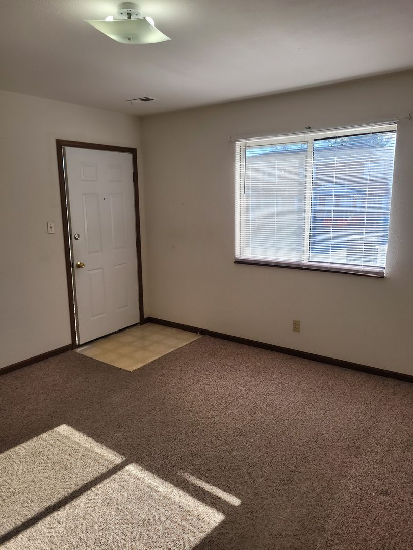 Desloge Apartment: 720 Monroe Street