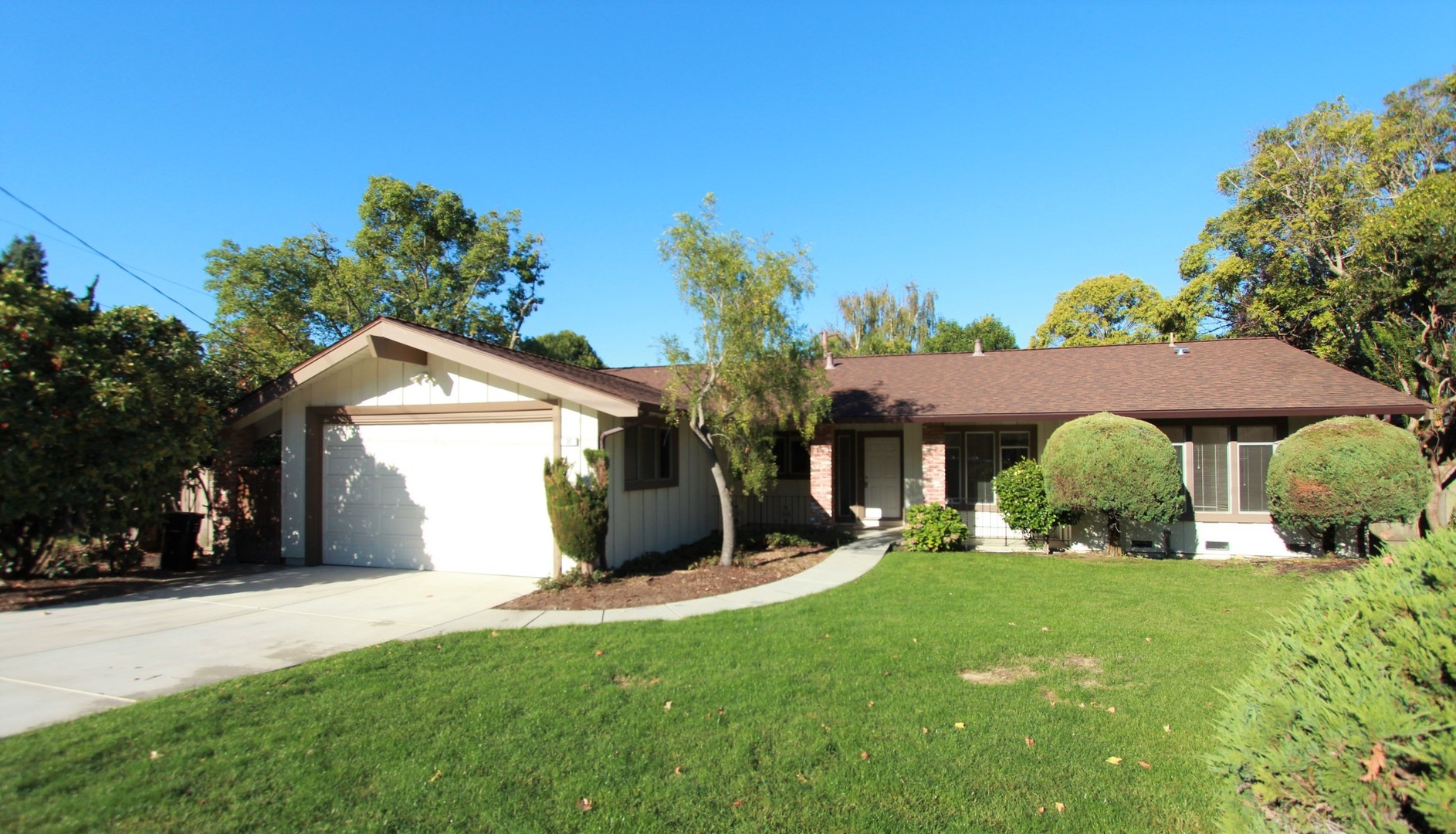 Moraga House: 35 Wandel Drive