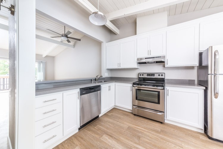 Pleasant Hill Apartment: 85 Santa Barbara Road