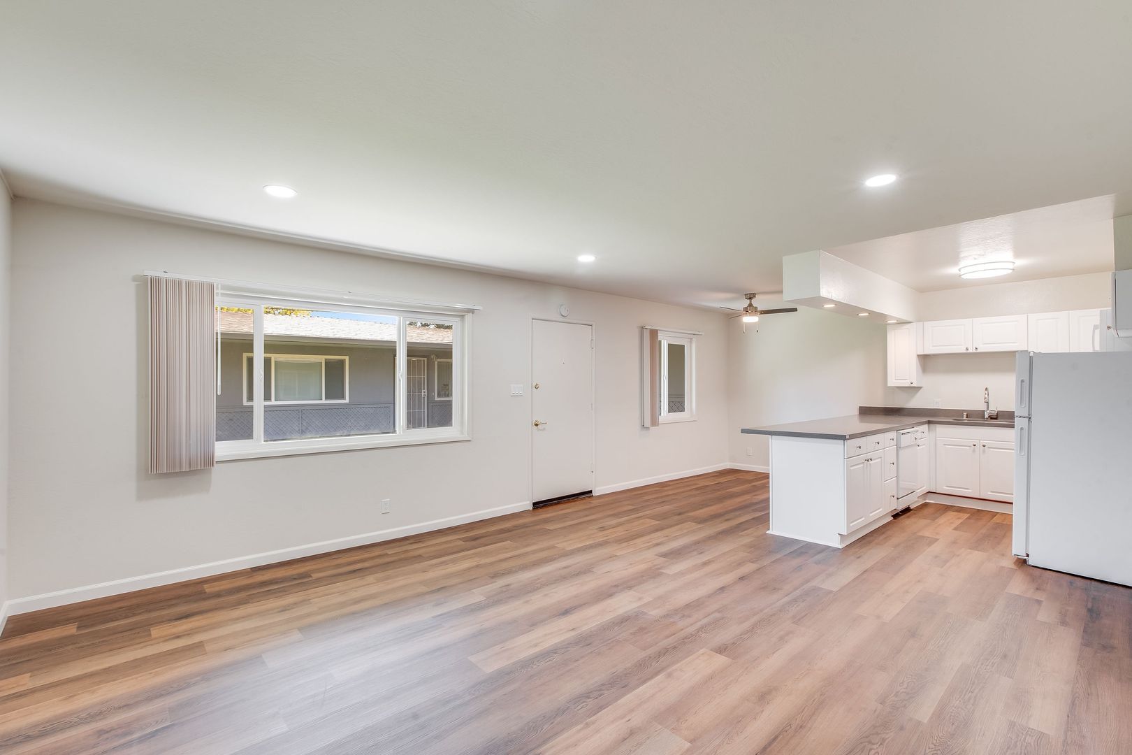 Lafayette Apartment: 908 Village Center