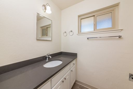 RENOVATED 1BR/BA, Washer/Dryer in-unit, Pool, GREAT Location!