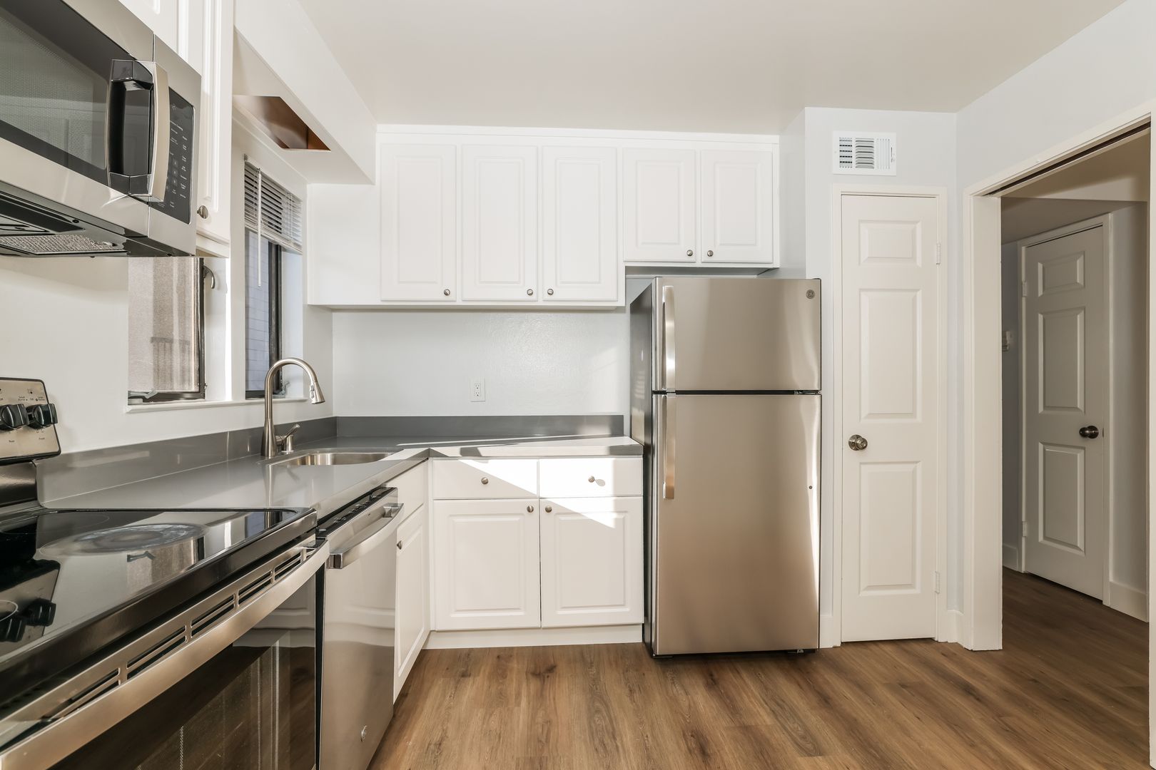 Walnut Creek Apartment: 1980 Desert Circle