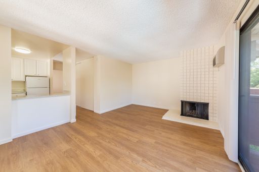 COME VISIT US! , 1br/1ba with Washer and Dryer, Patio, POOL, Walk to Everything!