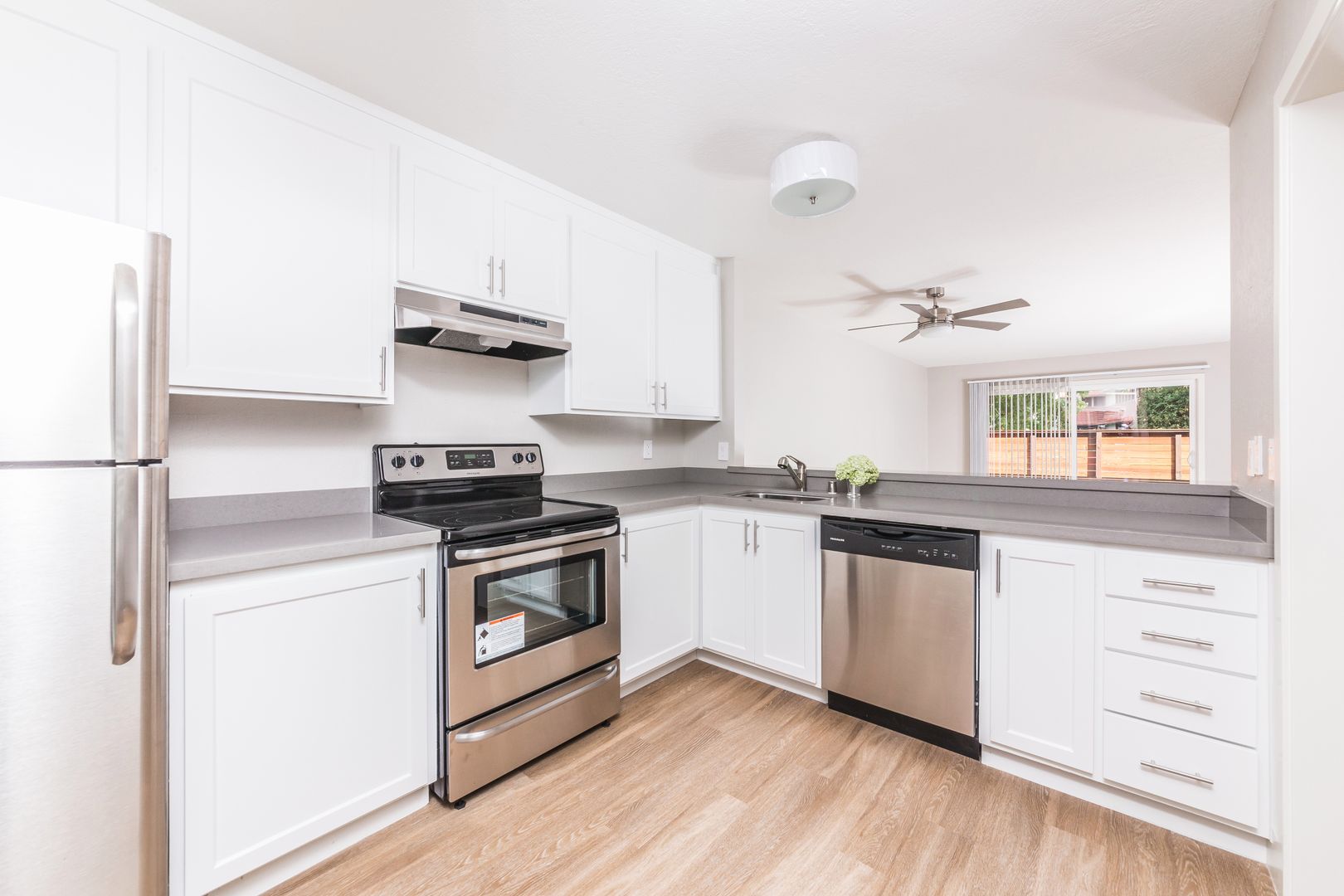 Pleasant Hill Apartment: 85 Santa Barbara Road