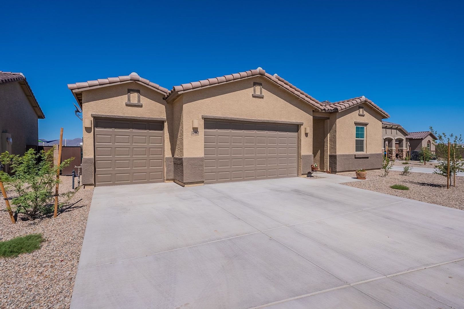 Marana House: 12442 N Appling Ave