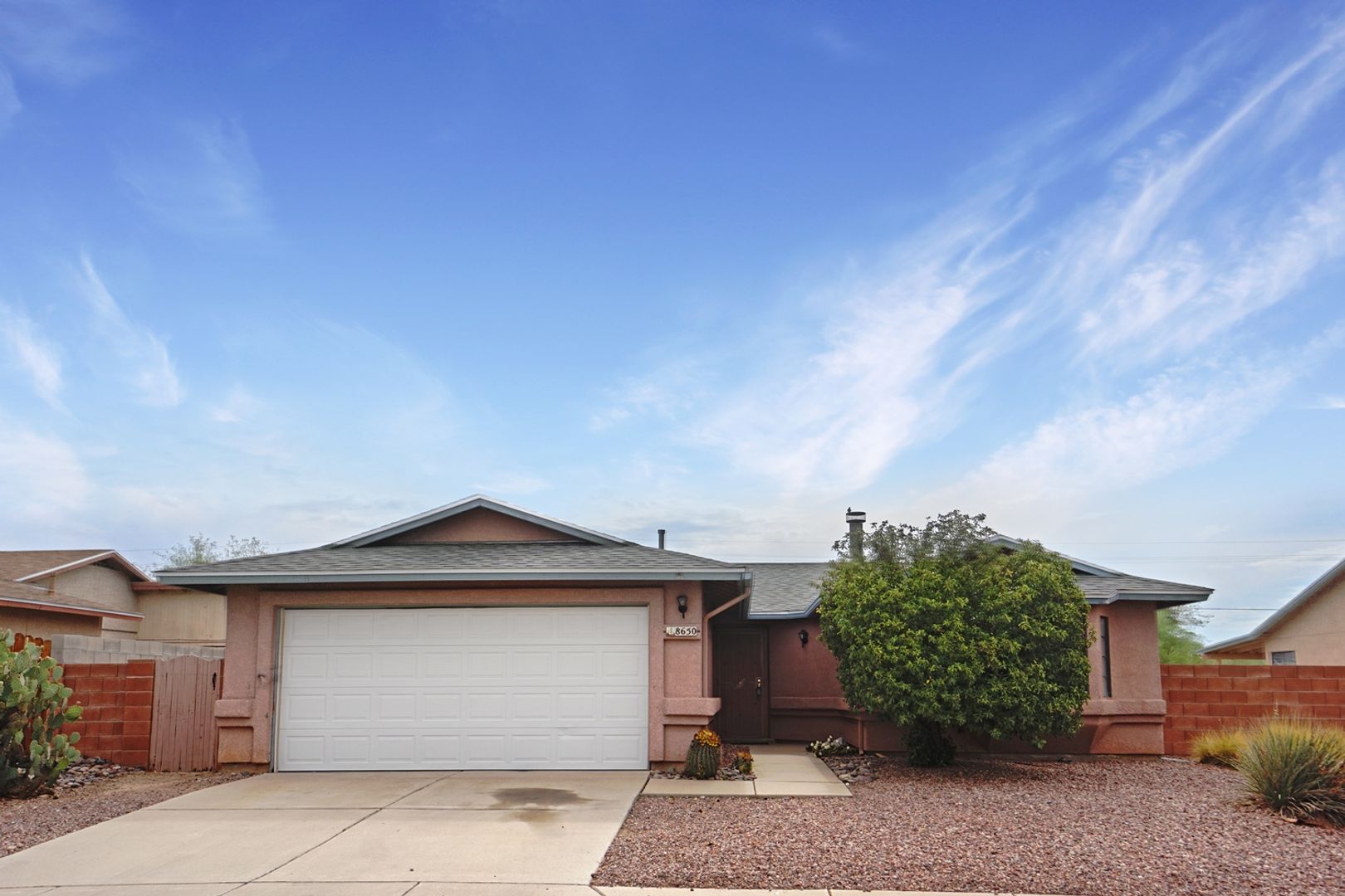 Tucson House: 8650 N Chinaberry Way