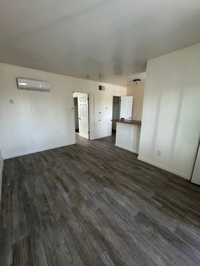 Available now - Move in specials – photo 1