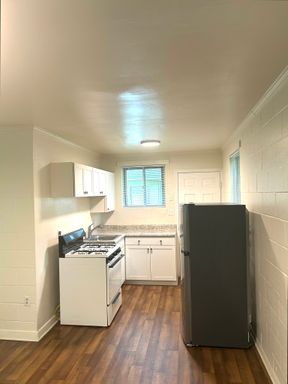Cozy Coastal 2BR in a Quiet Tucked-Away Community – photo 1