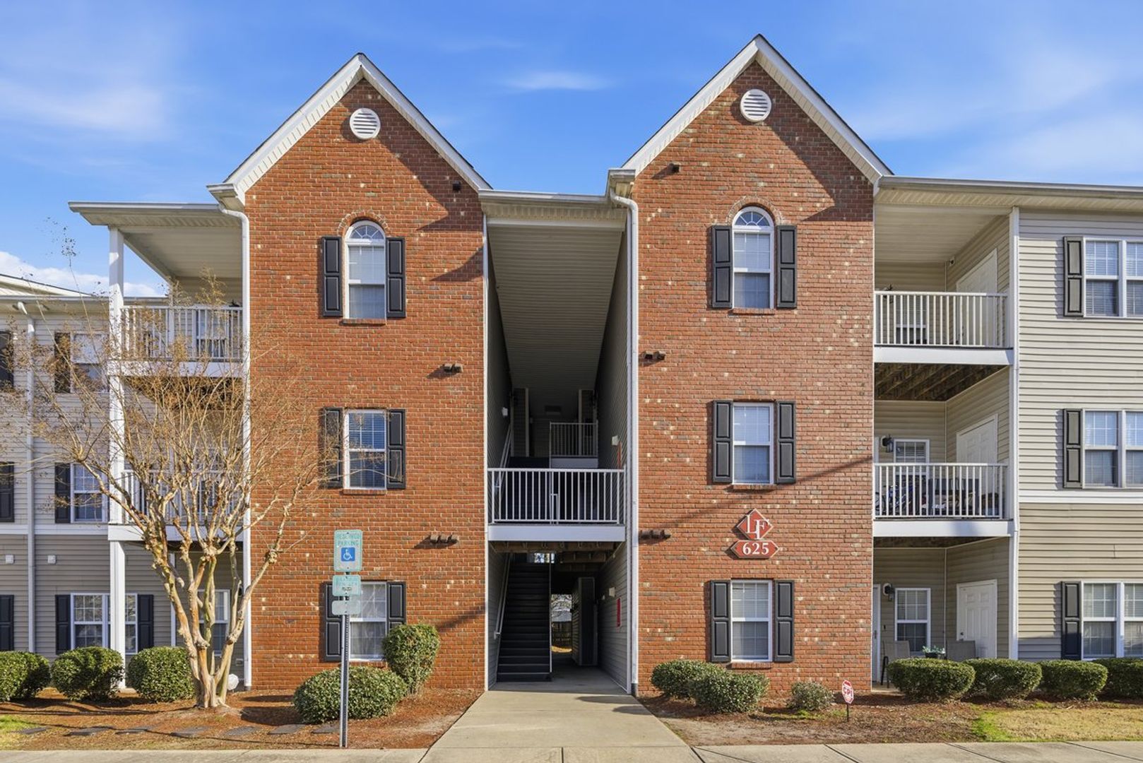 Fayetteville House: 625 Marshtree Ln #205