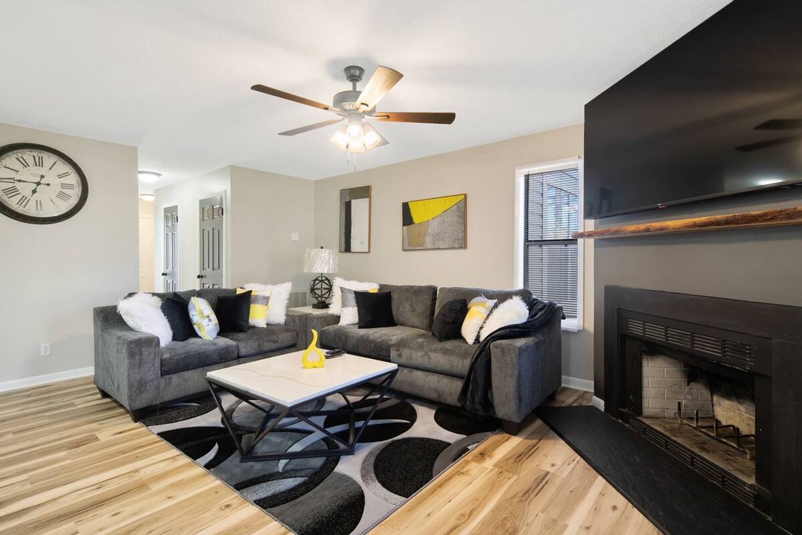 Fayetteville House: 664 Bartons Landing