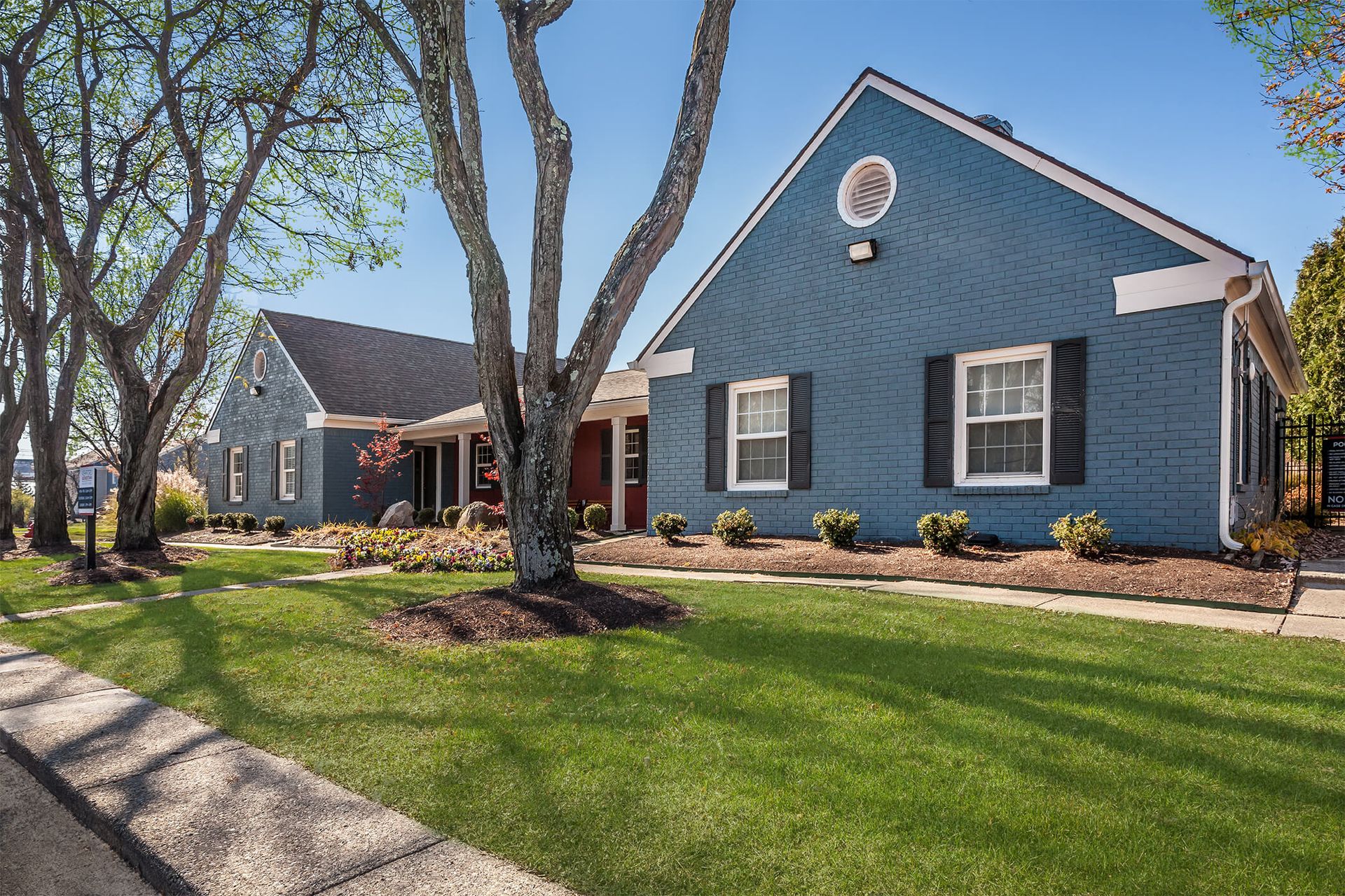 The George Apartment Homes 3 of 12