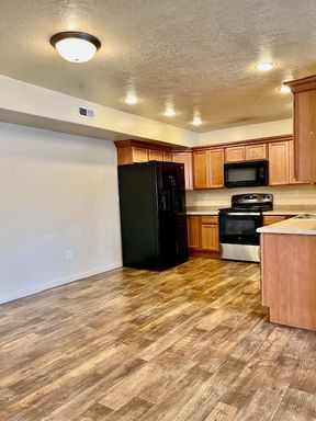 3 Bedroom/2 Bathroom Condo in Midvale – photo 1