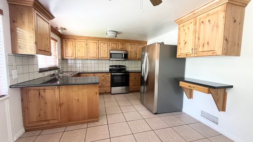 4 Bed/2 Bathroom house in West Valley City – photo 1