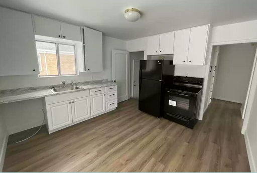 3 Bedroom/1 Bathroom Triplex in SLC – photo 1