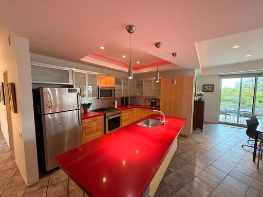 Beautiful Executive Retreat in the Avenues! – photo 1