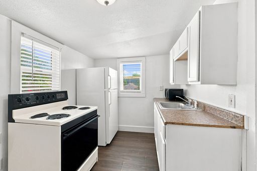 1 Bedroom plus Den/1 Bathroom Apartment in Ogden – photo 1