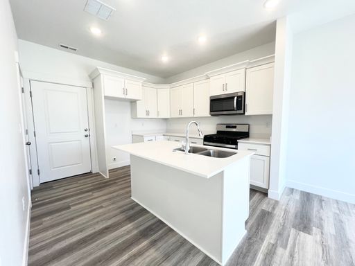 3 Bed/2.5 Bath Townhome in Salem!