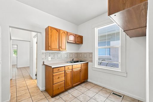 2 Bedroom/1 Bathroom Unit in Ogden